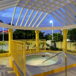 Hampton Inn & Suites by Hilton Miami Airport South - Blue Lagoon
