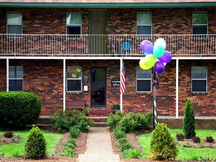 CAMPBELL PLACE APARTMENTS Updated October 2024 1900 Denzil Dr