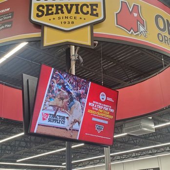 Tractor Supply - Customer service sign - Department Stores Near Me - Indian Land, South Carolina
