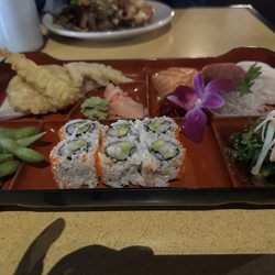 Kobe - Tempura and sashimi bento