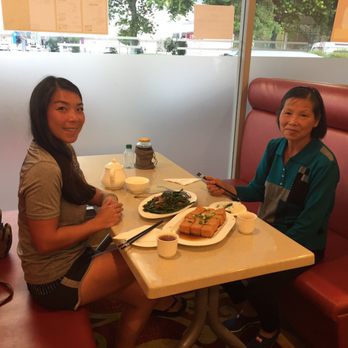 Golden BBQ Seafood Restaurant - Excited to eat our food in our private, spacious booth! - Cantonese Near Me - Rotorua, BOP