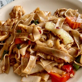 Thai Namtip - Pad Kee Mao ("drunken noodles") with chicken, delicious! - Thai Near Me - Cincinnati, Ohio Thai Namtip - Pad Kee Mao ("drunken noodles") with chicken, delicious! - Thai Near Me - Cincinnati, Ohio