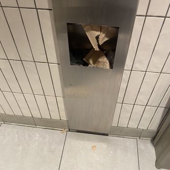 El Pollo Loco - Dirty floor/restroom - Mexican Near Me - El Paso, Texas El Pollo Loco - Dirty floor/restroom - Mexican Near Me - El Paso, Texas