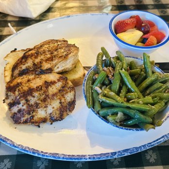 Mia's Table - Grilled chicken and green bean deliciousness - Southern Near Me - Cypress, Texas Mia's Table - Grilled chicken and green bean deliciousness - Southern Near Me - Cypress, Texas