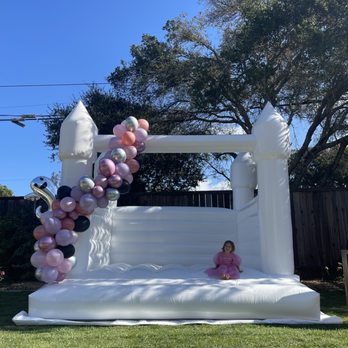 Aesthetic Events - White Bounce house rental - Bounce House Rentals Near Me Aesthetic Events - White Bounce house rental - Bounce House Rentals Near Me