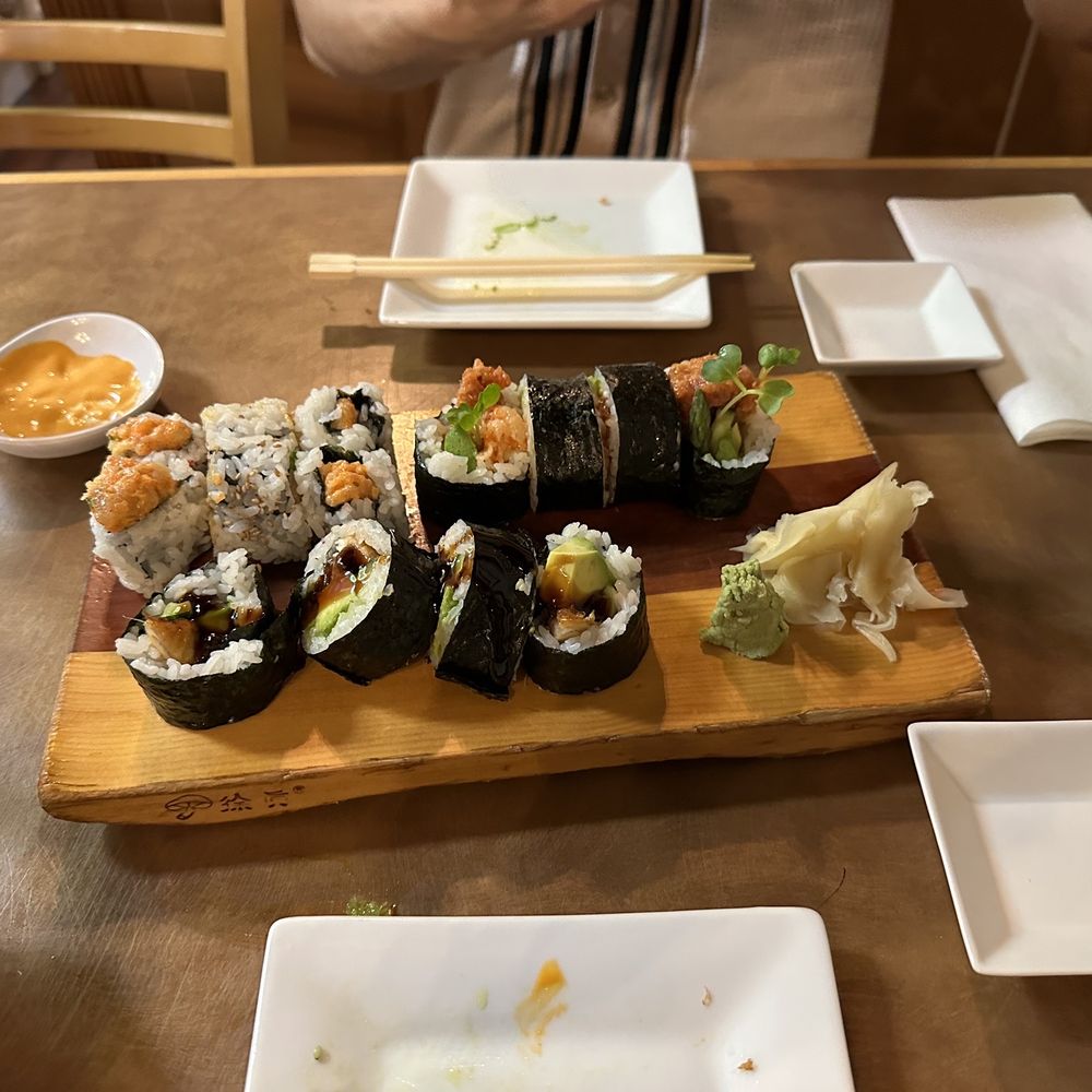 Hana Sushi - Fresh Eel Roll, Hana Roll, and Spicy Salmon Roll - Sushi Bars Near Me - Bothell, Washington Hana Sushi - Fresh Eel Roll, Hana Roll, and Spicy Salmon Roll - Sushi Bars Near Me - Bothell, Washington