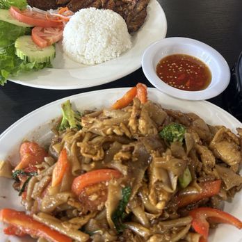 Sizzling Saigon - Drunken noodles and grilled pork chop plate - Vietnamese Near Me - Santee, California