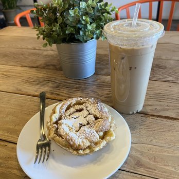 Cafe Aficionado - Cookie butter latte and apple pastry - Coffee & Tea Near Me - Los Angeles, California