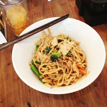 Toss Noodle Bar - Thai sauce with Hokkien noodles and chicken - Asian Fusion Near Me - Berkeley, California