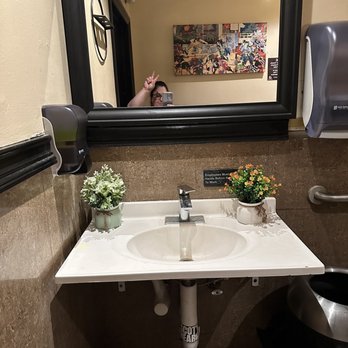 Shiki Sushi - Bathroom - Sushi Bars Near Me - Studio City, California