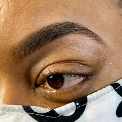 Brow & Lash Studio - Eyebrow threading !