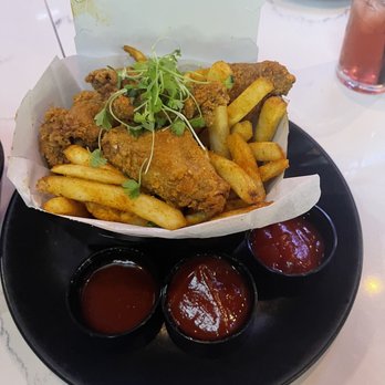 BLK SWAN - Appetizer chicken box 6/10 - New American Near Me - Baltimore, Maryland