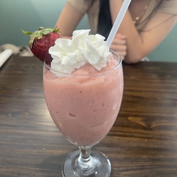 Broken Yolk Cafe - Strawberry Banana Smoothie - Breakfast & Brunch Near Me - Fullerton, California Broken Yolk Cafe - Strawberry Banana Smoothie - Breakfast & Brunch Near Me - Fullerton, California