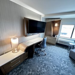 Courtyard by Marriott Loveland Fort Collins - Great desk, tv had hdmi hookup, nice sitting area and mini refrigerator