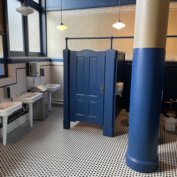 Grand Concourse - Bathroom - Seafood Near Me - Pittsburgh, Pennsylvania