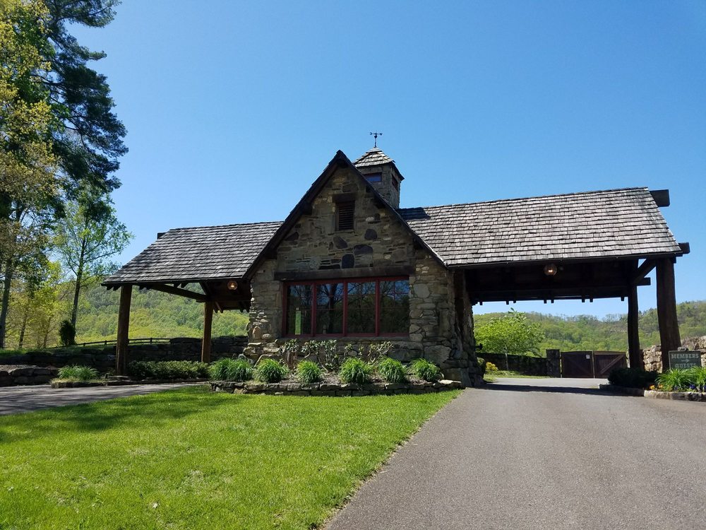 FALLING WATERS Updated August 2024 201 Mountainside Pkwy, Ellijay