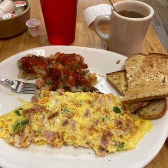 Central Diner - The usual. Western, home fries and rye toast. - Breakfast & Brunch Near Me - Saint Petersburg, Florida Central Diner - The usual. Western, home fries and rye toast. - Breakfast & Brunch Near Me - Saint Petersburg, Florida