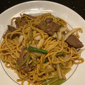 Tokyo Bistro - Beef Lo Mein Lunch -delicious- first time ordering this at a sit down. Skeptical but happily surprised - Japanese Near Me - Mount Pleasant, South Carolina