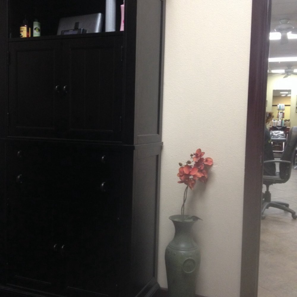 Jen Hansen - I love that I can get y hair done in privacy, without the whole salon being able to see my hair in foils. - Hair Stylists Near Me - Norco, California Jen Hansen - I love that I can get y hair done in privacy, without the whole salon being able to see my hair in foils. - Hair Stylists Near Me - Norco, California