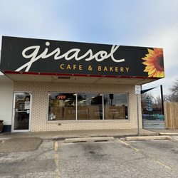 Girasol Cafe & Bakery - Entrance