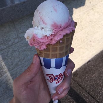 Antney's - Strawberry eclair with cake pieces - Ice Cream & Frozen Yogurt Near Me - Pittsburgh, Pennsylvania