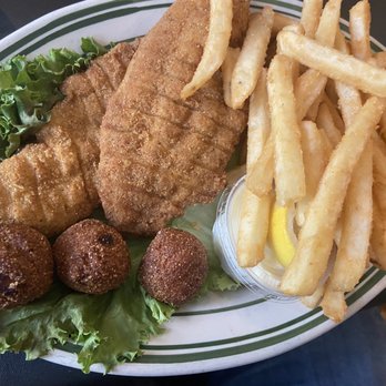 Myrtie Mae's - Catfish dinner - American Near Me - Eureka Springs, Arkansas