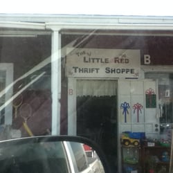 Little Red Thrift Shoppe - Bad picture, but this is the cutest little store ever