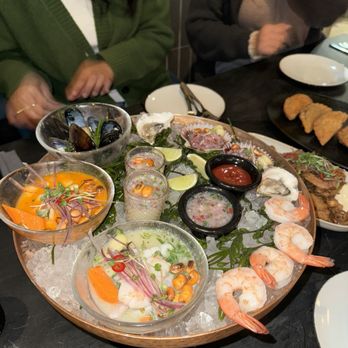 Limón - Marinero Seafood Platter - Peruvian Near Me - Mountain View, California Limón - Marinero Seafood Platter - Peruvian Near Me - Mountain View, California
