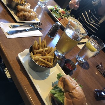 Earls Kitchen + Bar - Canadian (New) Near Me - Banff, Alberta Earls Kitchen + Bar - Canadian (New) Near Me - Banff, Alberta