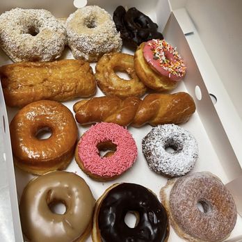 Randy's Donuts - Donuts Near Me - Chula Vista, California