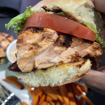 404 Sports Bar - Salmon sliders. Was apprehensive about the price but portion and taste wise it's worth it. - American Near Me - Morrow, Georgia
