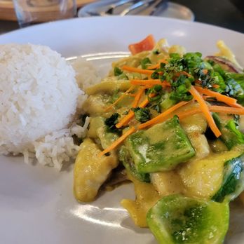 ZEN Kitchen & Bar - Coconut curry - Bars Near Me - Rchy, Florida ZEN Kitchen & Bar - Coconut curry - Bars Near Me - Rchy, Florida