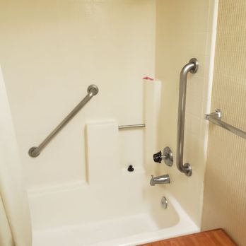Inn of Lompoc - Shower with broken knob. - Hotels Near Me - Lompoc, California