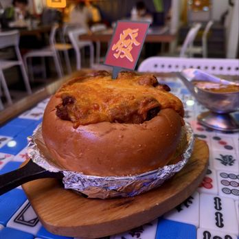Mabu Hong Kong Cafe - Cheesy Garlic Creamy Curry Chicken in Bread Bowl - Chinese Near Me - New York, New York