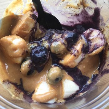 The Blended Berry - Peanut butter jellyyyyyyy - Juice Bars & Smoothies Near Me - Buzzards Bay, Massachusetts