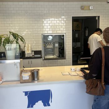Indigo Cow - Inside - Ice Cream & Frozen Yogurt Near Me - Los Angeles, California