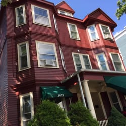 A Friendly Inn at Harvard Square - We had a cozy bedroom for 3 on the top floor of this wonderful old home/inn. Awesome location. Friendly staff. Nice breakfast.