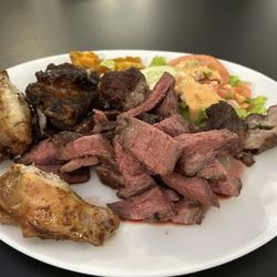 Minas Cafe - 25 bucks for this plate? Looks expensive and done neat inedible