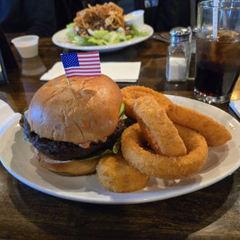 Pete's Brewhouse - California Burger with onion rings was so good. Recommend medium-well. - Pizza Near Me - Redding, California