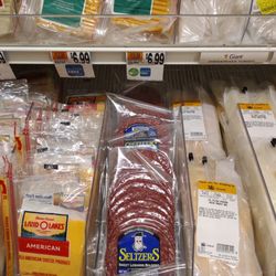 Giant Food - Pre Sliced & prepackaged deli meat & cheese. #seltzersbologna #landolakescheese @yelpdc
