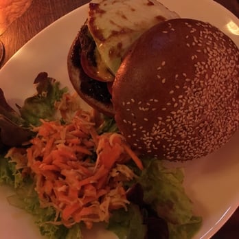Restaurace Maitrea - Veggie burger - perfectly spicy - Vegetarian Near Me - Prague, Puerto Rico Restaurace Maitrea - Veggie burger - perfectly spicy - Vegetarian Near Me - Prague, Puerto Rico