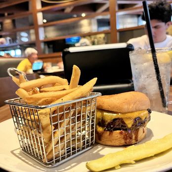 YARD HOUSE - 2642 Photos & 2203 Reviews - 620 Spectrum Center Dr