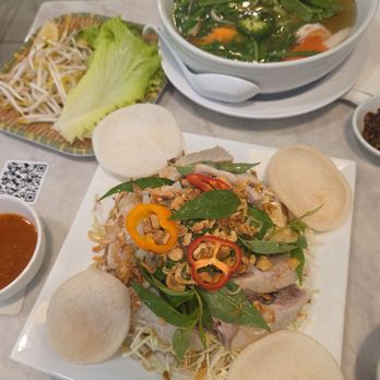 Pho Que Huong 2 - Duck salads - Vietnamese Near Me - Honolulu, Hawaii Pho Que Huong 2 - Duck salads - Vietnamese Near Me - Honolulu, Hawaii