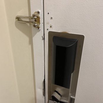 The International Apartments - Broken safety latch.  Not very secure. - Apartments Near Me - Calgary, Alberta