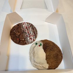 Simply Sweet Cupcakes - Gingerbread and Chocolate Peppermint Cookies