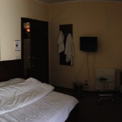 Atlantic Squash & Wellness - 2015_0708-our room at the Atlantic Hotel