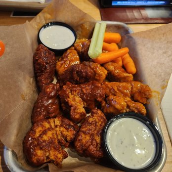 Buffalo Wild Wings - 10 piece - Boneless - Chicken Wings Near Me - Menifee, California