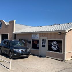 Lone Star Auto - front of the dealership