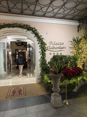 Palazzo Alabardieri by null