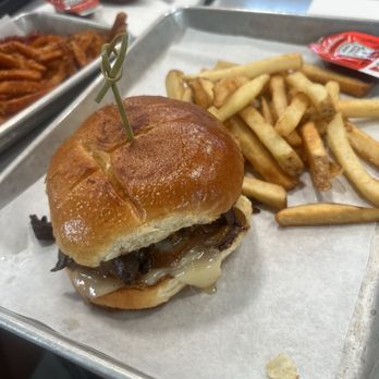 Caboose Commons - Mushroom burger - Breweries Near Me - Fairfax, Virginia Caboose Commons - Mushroom burger - Breweries Near Me - Fairfax, Virginia